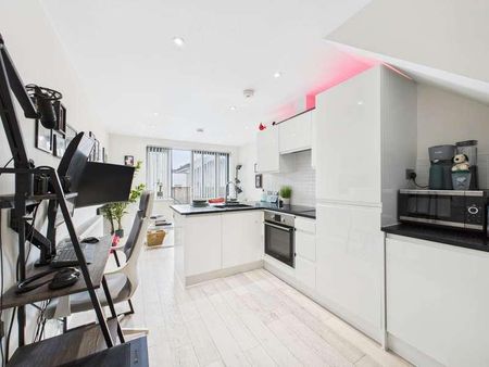 Horsham Gates Two, Horsham, RH13 - Photo 4