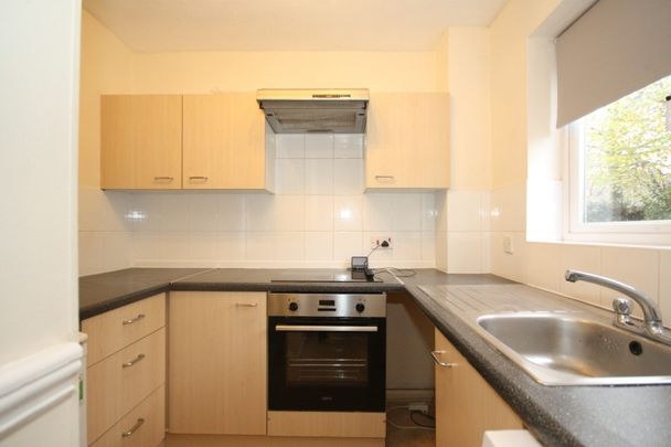 Hawkswell Walk, Woking - Photo 1