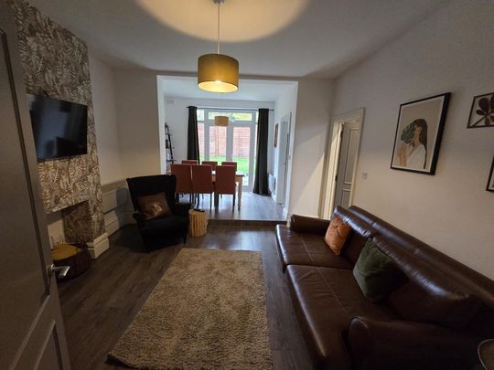 3 bedroom flat to rent - Photo 1