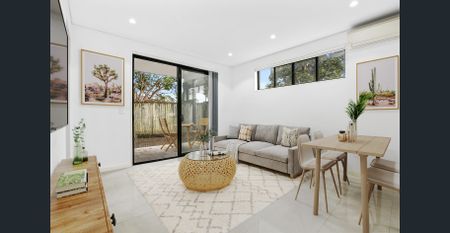 Luxuriously Designed, Near New, Stylish And Sun Kissed Executive Style Five Bedroom, Four Bathroom Family Oasis In A Blue Ribbon, Park-Side Location - Photo 5