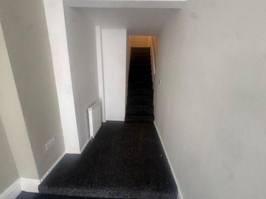6 bedroom house to rent - Photo 1