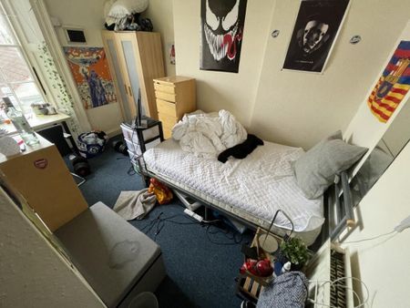 1 bedroom in a house share to rent - Photo 3