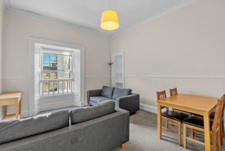 4 bedroom flat to rent - Photo 2