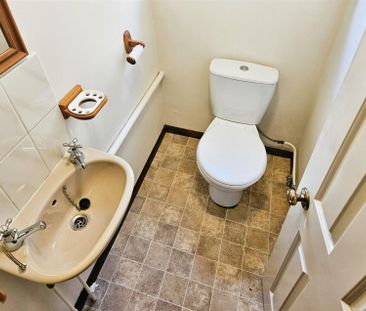 3 Bedroom House to Rent in Barlow Close, Rothwell, Kettering, North... - Photo 6