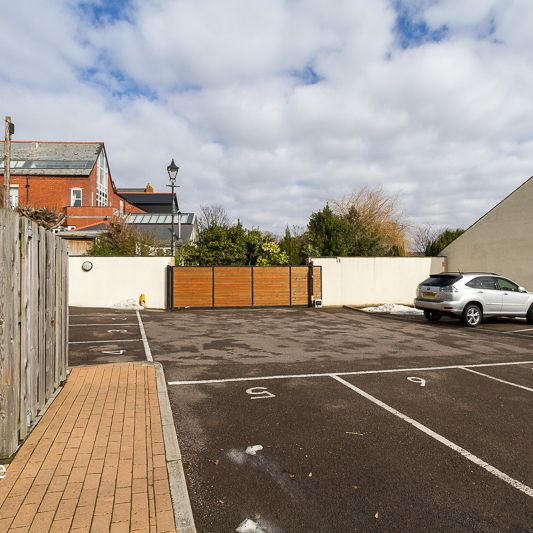 ALEXANDRA HOUSE BEACH ROAD PENARTH UNFURNISHED TWO BEDROOM DUPLEX - Photo 1