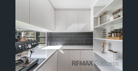 Spacious Family Living in Kearneys Spring - Photo 2