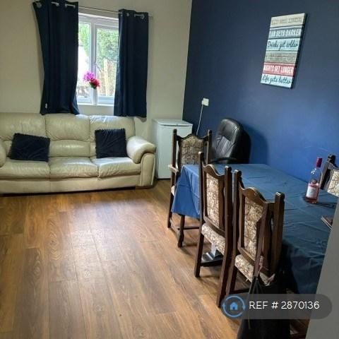 1 bedroom in a house share to rent - Photo 1