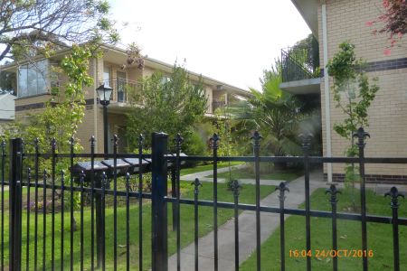 Updated home unit in popular lifestyle locale - Photo 2