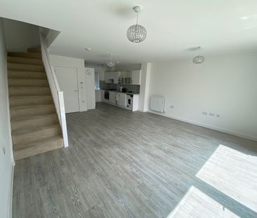 3 Bed Terraced House, Crop Leaze, BS34 - Photo 6