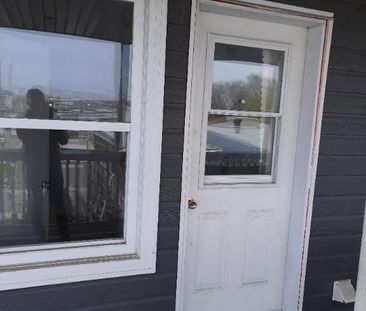 3 1/2 au centre ville près du Centre Vidéotron - Photo 1