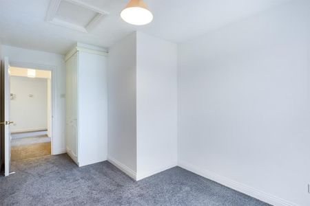 2 bedroom Flat To Let - Photo 3