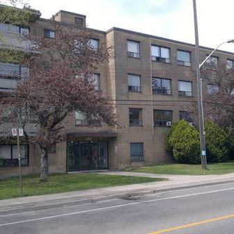 AMAZING 1 BDRM APT IN GREAT BUILDING (East York) - Photo 4