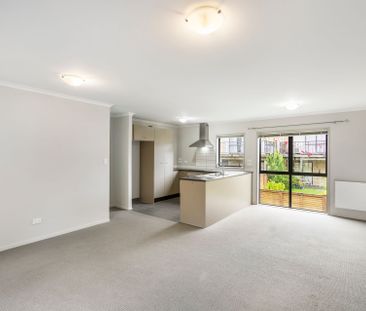 3 bedroom town house in Te Atatu - Photo 3