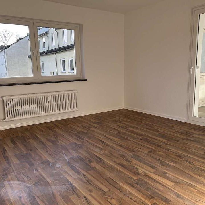 Wohnen im Kreuzviertel - 3-Zimmer-Wohnung mit 72 m² und Loggia - Photo 1