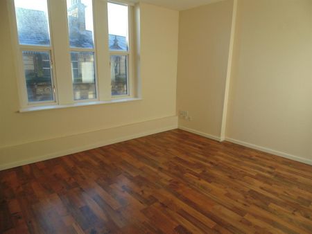 2 bedroom Flat To Let - Photo 3