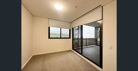 Near-New 2 Bedroom Apartment with Park Views - Photo 4