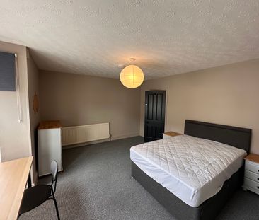 5 bedroom house - Photo 2
