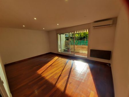 Location Appartement 3 pièces 64m² MARSEILLE 8ème - Photo 2