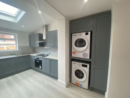 1 bedroom in a house share to rent - Photo 4