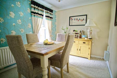 3 bedroom detached house to rent - Photo 3