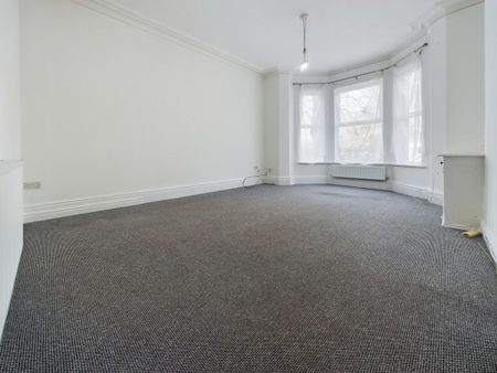 2 bedroom ground floor flat to rent - Photo 3