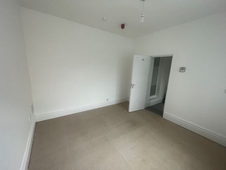 Studio Flat, Albert Road, B33 - Photo 4