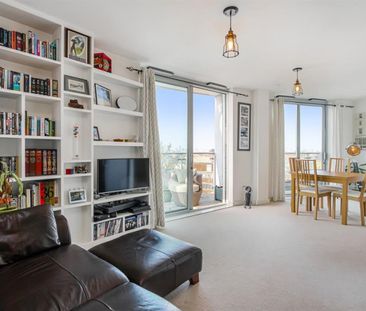 2 bedroom Flat To Let - Photo 2