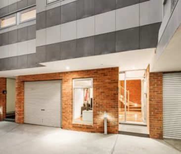 Industrial-Style Warehouse Living with Private Rooftop Terrace - Photo 6