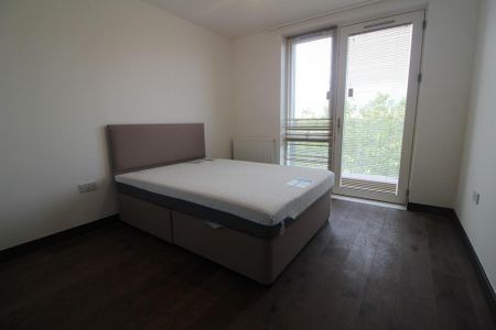 2 bedroom penthouse to rent - Photo 4