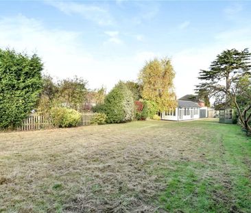 Spacious six bedroom home with double garage and garden located in ... - Photo 5