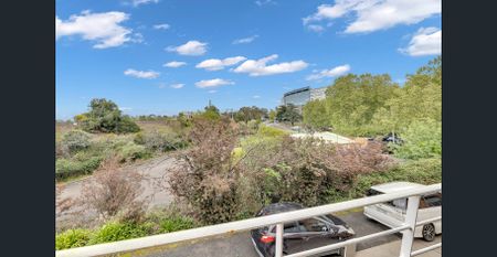 Freshly Updated Apartment in Prime Location! - Photo 2