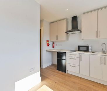 5 bedroom terraced house to rent - Photo 5