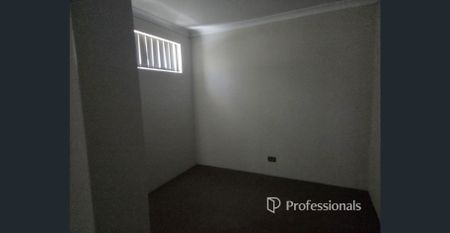 Family living close to beach and city - Photo 4