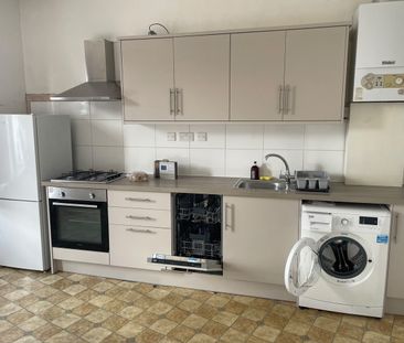 2 Bed Flat, Garratt Lane, SW18 - Photo 4