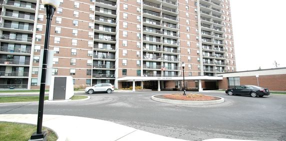 2 bedroom unit close to Cite Collegiale and Ogilvie/Bathgate - Photo 2