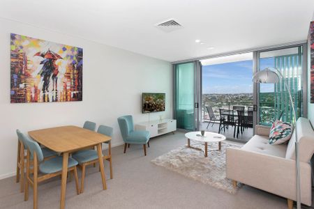 2B 2B 2CAR + STUDY - TOP FLOOR APARTMENT - FULLY FURNISHED - Photo 2