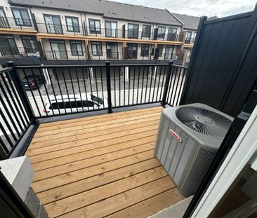 For Lease - 1136 Greentree Path, Oshawa, Ontario - Photo 4