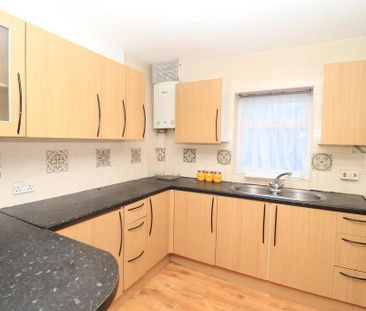 3 bedroom semi-detached house to rent - Photo 4