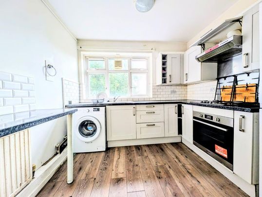 3 bedroom flat to rent - Photo 1