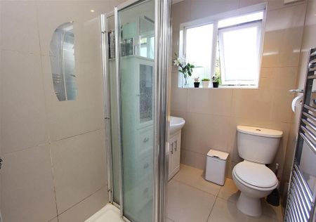 2 bedroom maisonette to rent - Photo 5