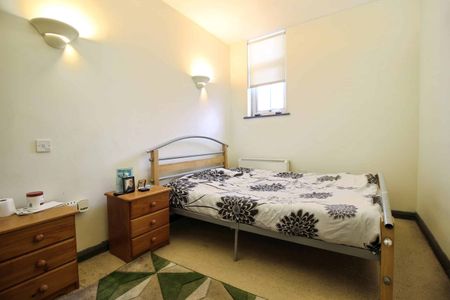 Flat A, 11 Faringdon Road, Swindon, SN1 - Photo 2