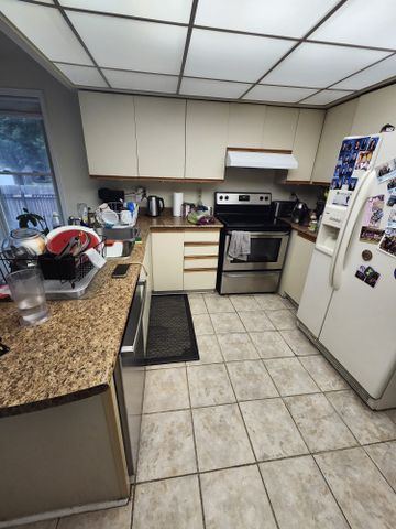 For Lease - 100 Jessica Gardens, Vaughan, Ontario - Photo 4