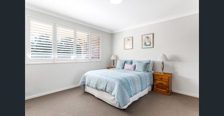 Contemporary top floor apartment - Photo 4