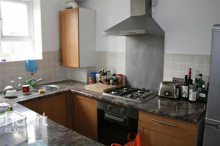 3 bedroom flat to rent - Photo 4