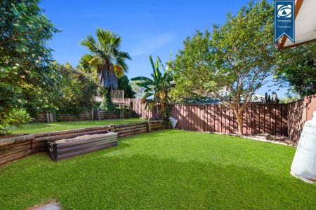 “Spacious 3-Bedroom Home with Pool & Alfresco Living” - Photo 4