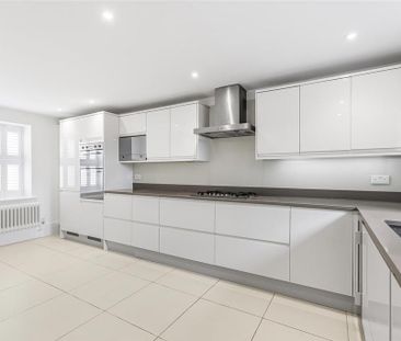 4 bedroom detached house to rent - Photo 4