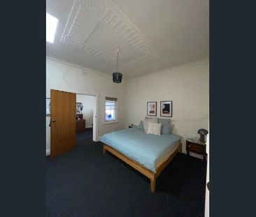 Ashford Art Deco 2-Bedroom Unit in Quiet, Tree-Lined Street with Po... - Photo 1