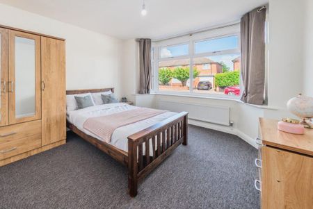 4 bedroom semi-detached house to rent - Photo 4