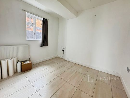 4 bedroom semi-detached to rent Wharncliffe Road, Loughborough - Photo 1