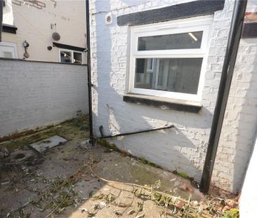 2 bedroom end of terrace house to rent - Photo 1